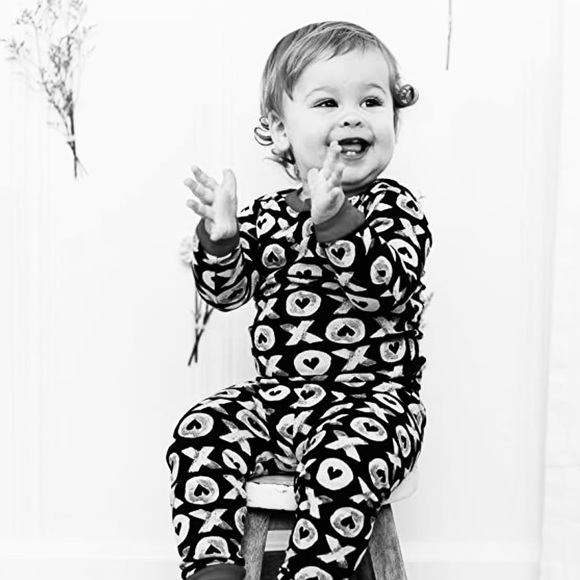Hanna Anderson XO valentines footie - Picture 2 of 5